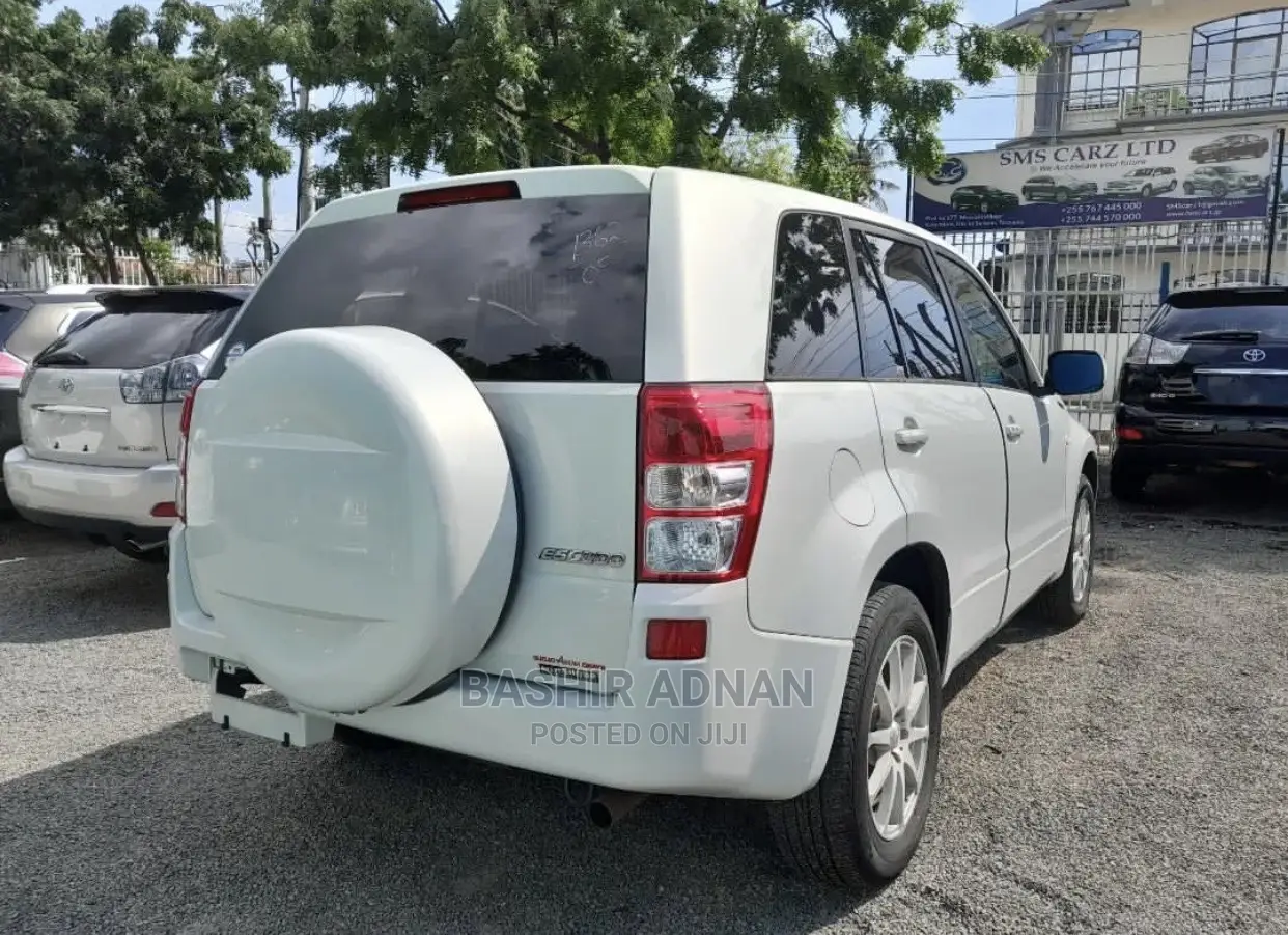 Suzuki Escudo 2005 White