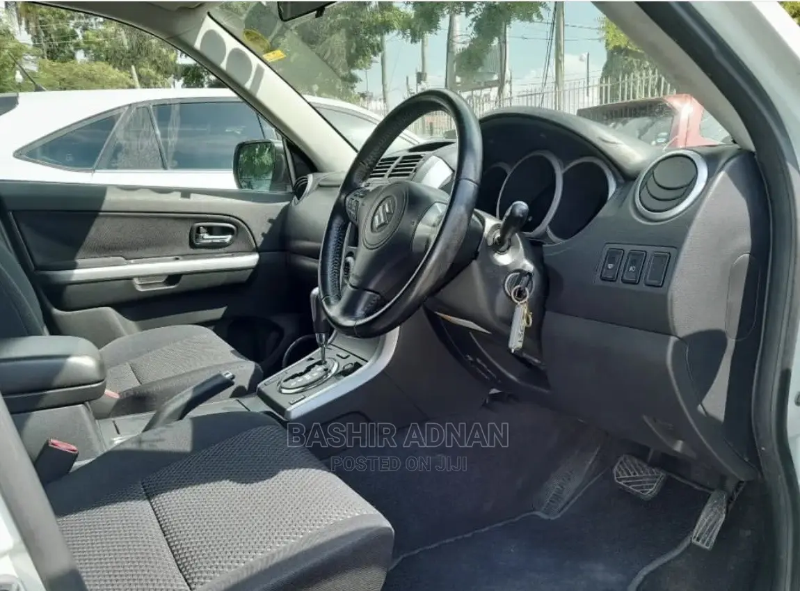 Suzuki Escudo 2005 White