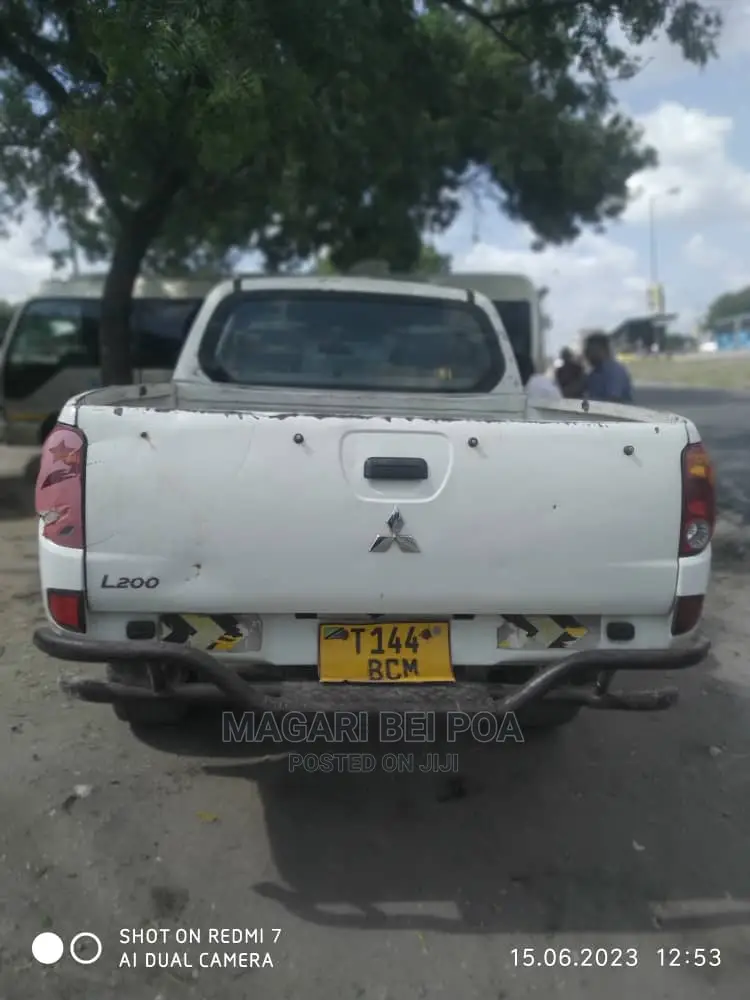 Mitsubishi L200 2014 White