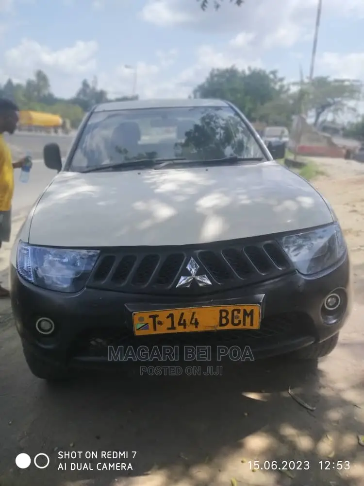 Mitsubishi L200 2014 White