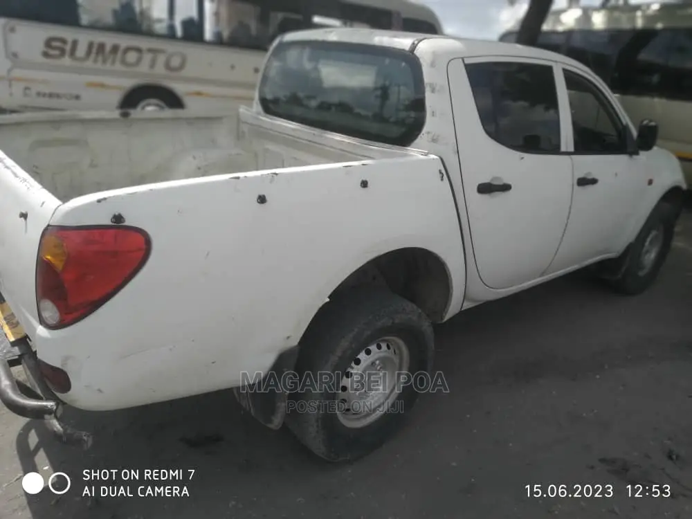Mitsubishi L200 2014 White
