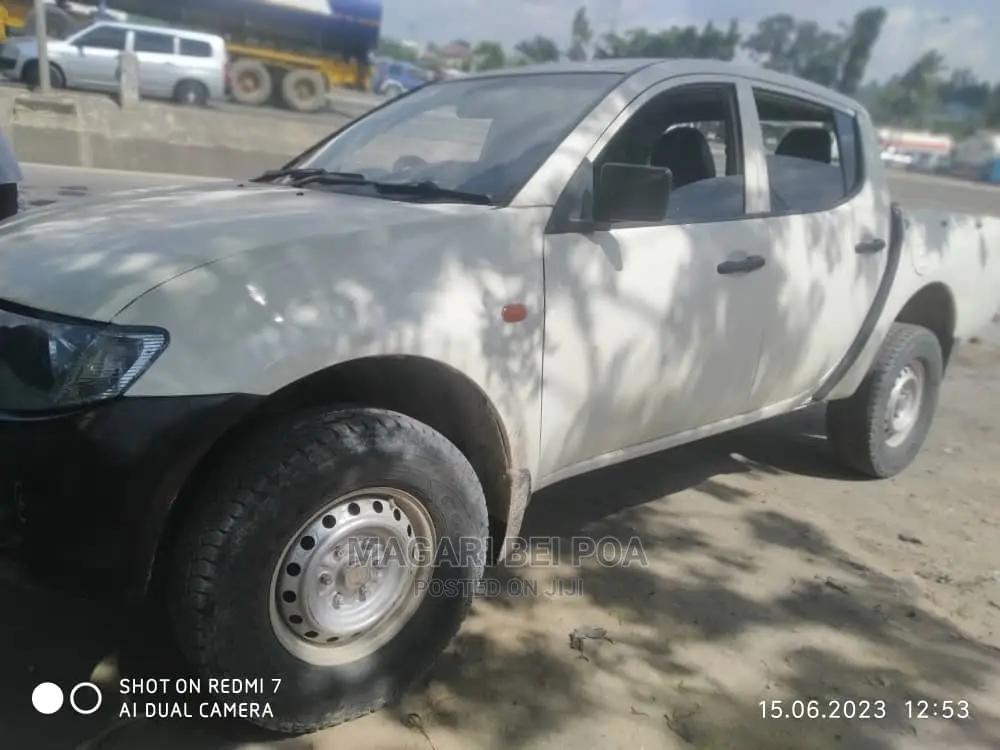 Mitsubishi L200 2014 White