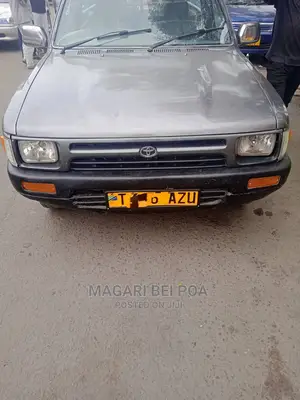 Toyota Hilux 2000 Gray
