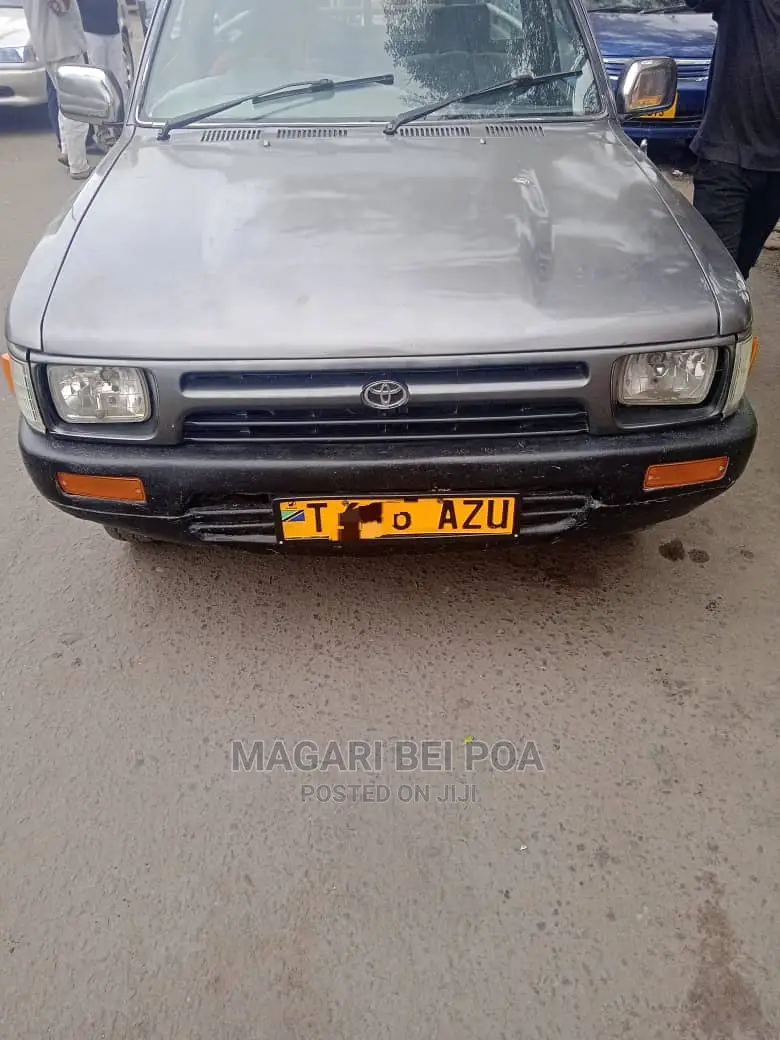 Toyota Hilux 2000 Gray