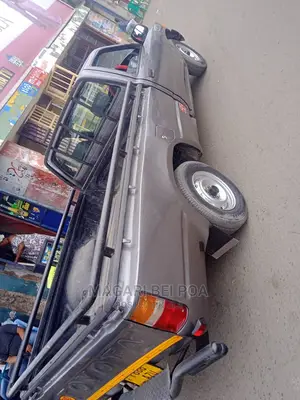 Toyota Hilux 2000 Gray
