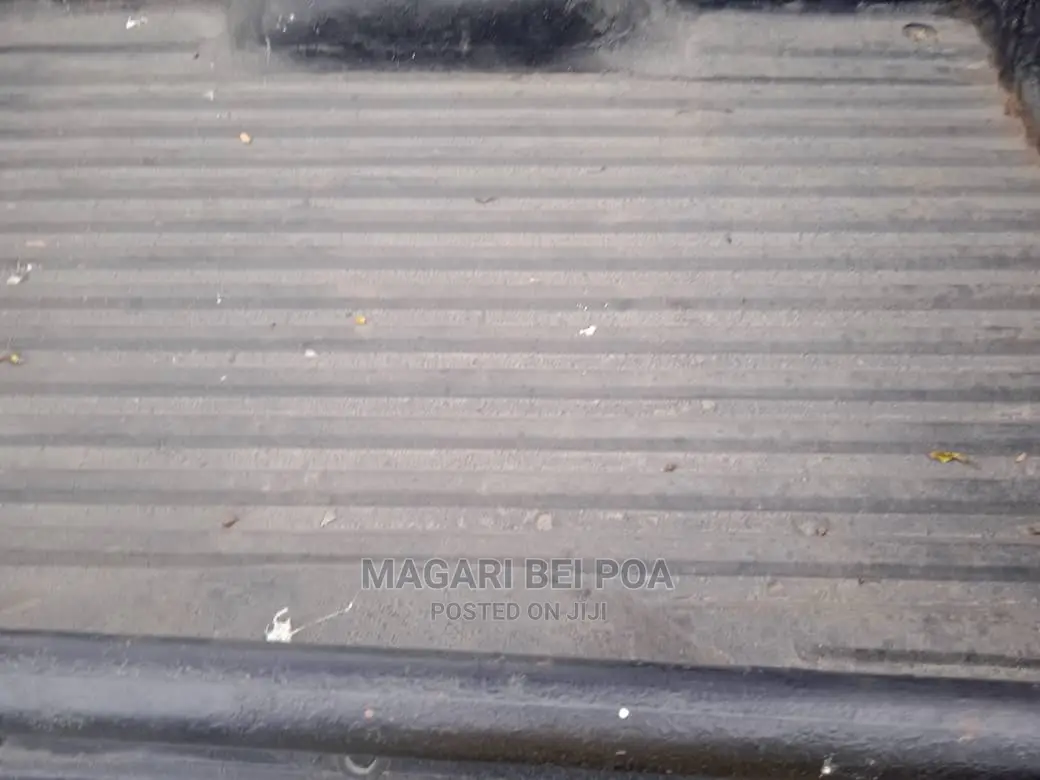 Toyota Hilux 2000 Gray