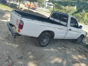 Toyota Hilux 1994 White