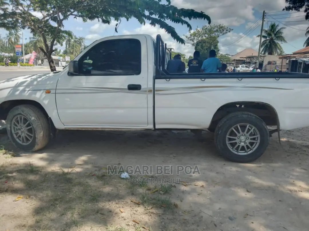 Toyota Hilux 1994 White