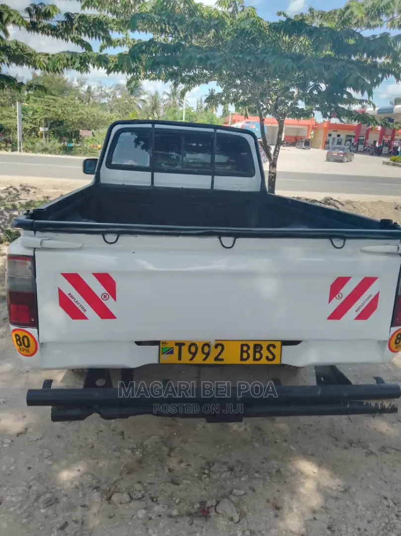 Toyota Hilux 1994 White