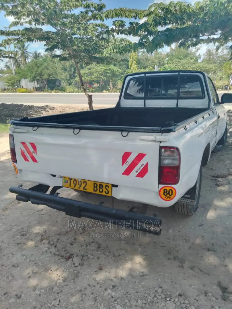 Toyota Hilux 1994 White