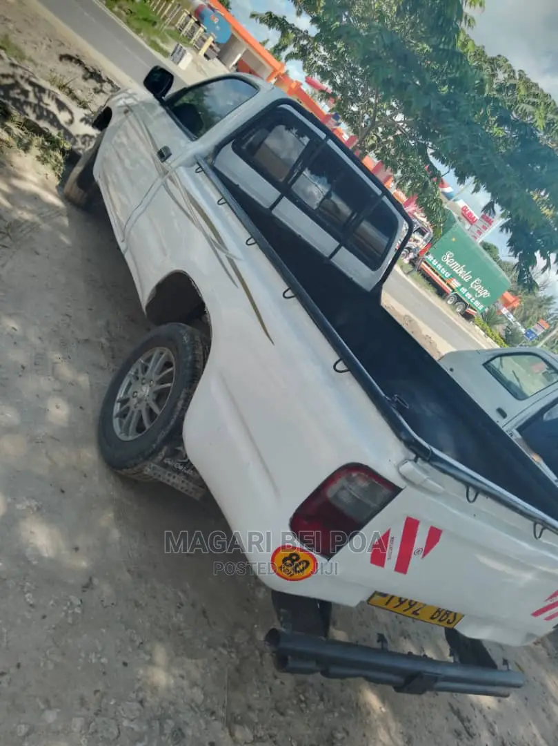 Toyota Hilux 1994 White