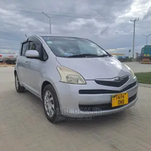Toyota Ractis 1.5 AWD 2005 Silver