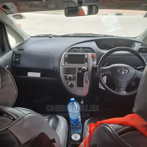 Toyota Ractis 1.5 AWD 2005 Silver