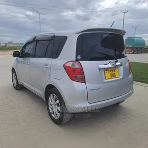 Toyota Ractis 1.5 AWD 2005 Silver