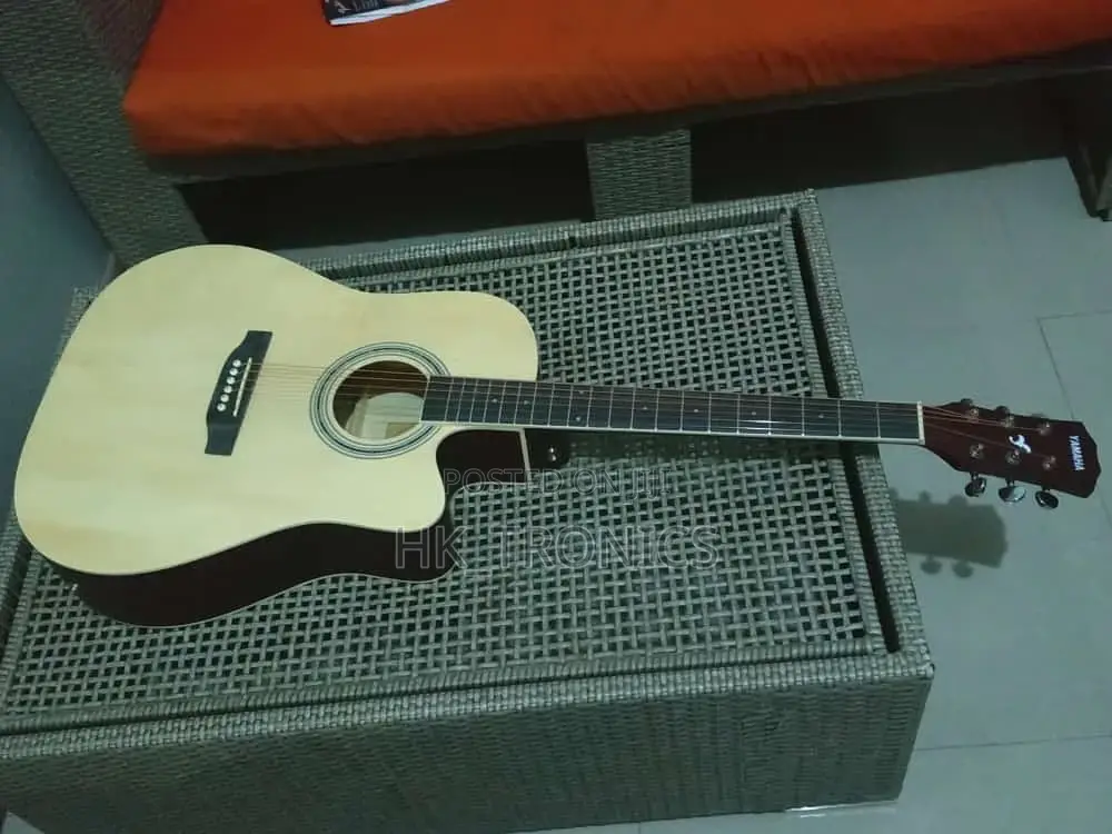 Yamaha Acoustic’S Guitar