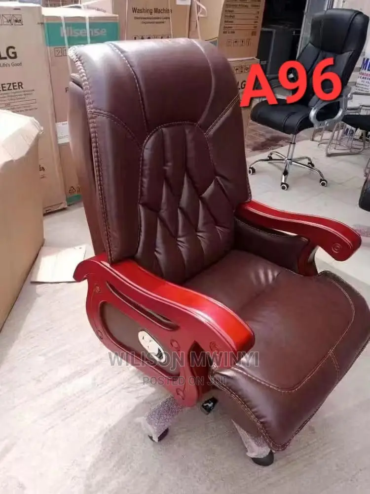 Executive Leather Office Chair (Kiti Cha Ofisi)