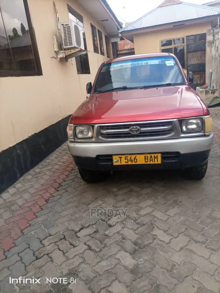 Toyota Hilux 2004 Red