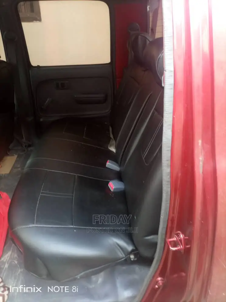 Toyota Hilux 2004 Red