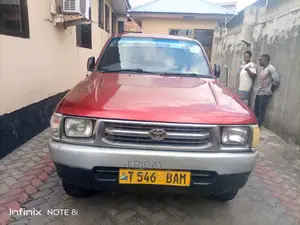 Toyota Hilux 2004 Red