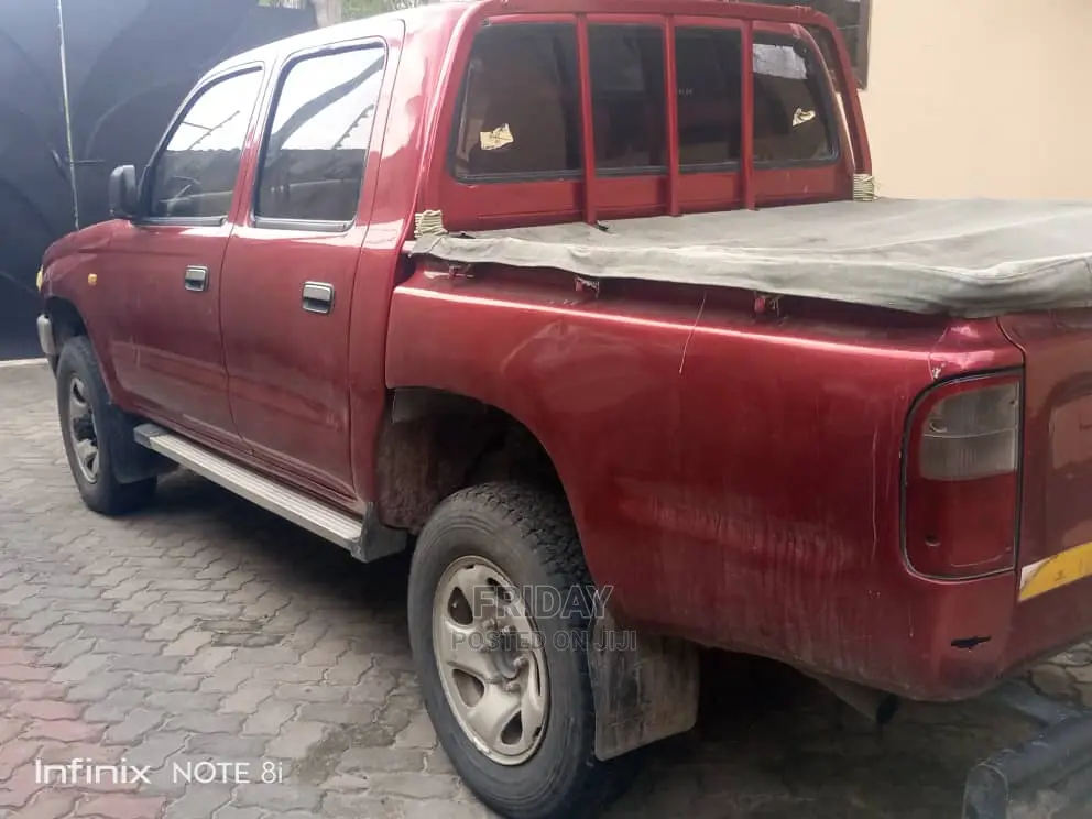 Toyota Hilux 2004 Red