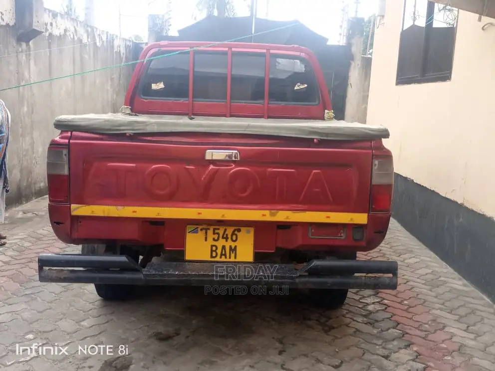 Toyota Hilux 2004 Red
