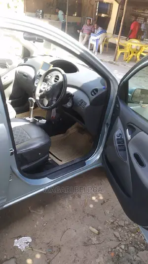 Toyota Vitz 2005 Green