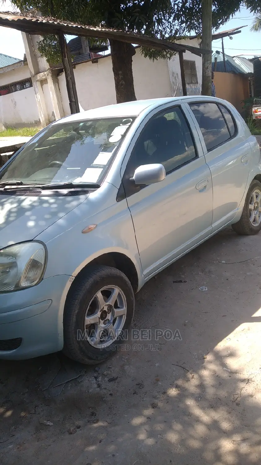 Toyota Vitz 2005 Green