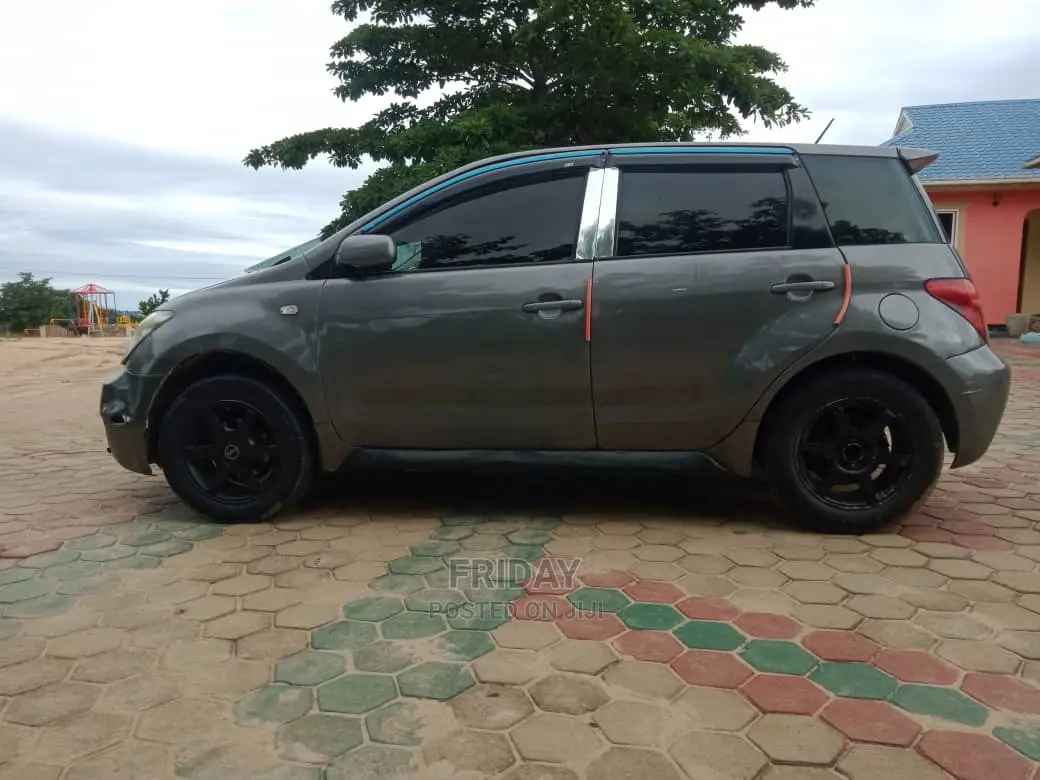 Toyota IST 2004 Gray