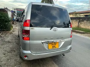 Toyota Noah 2.0 AWD (8 Seater) 2003 Silver
