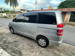 Toyota Noah 2.0 AWD (8 Seater) 2003 Silver