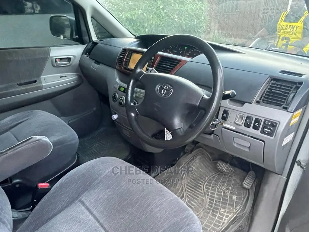 Toyota Noah 2.0 AWD (8 Seater) 2003 Silver