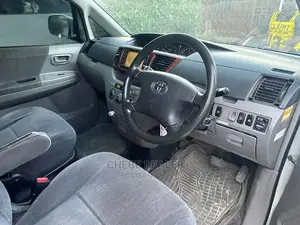 Toyota Noah 2.0 AWD (8 Seater) 2003 Silver