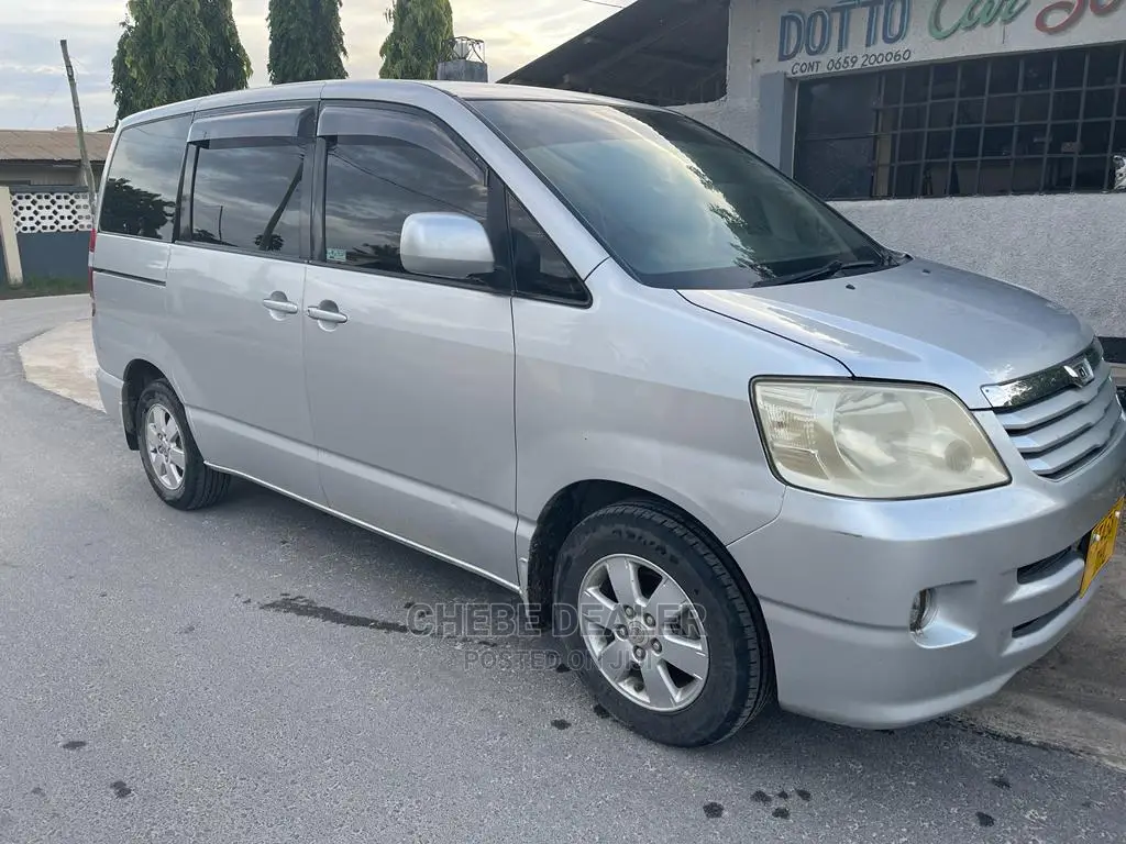 Toyota Noah 2.0 AWD (8 Seater) 2003 Silver