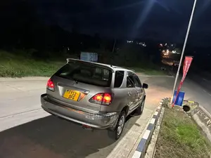 Toyota Harrier 2.2 16V 2002 Gold