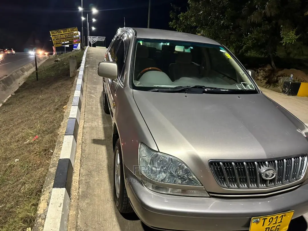 Toyota Harrier 2.2 16V 2002 Gold