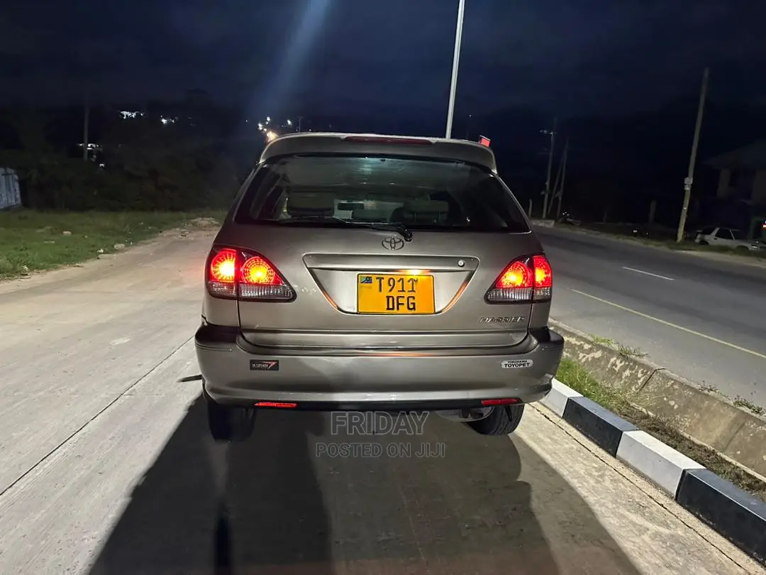Toyota Harrier 2.2 16V 2002 Gold
