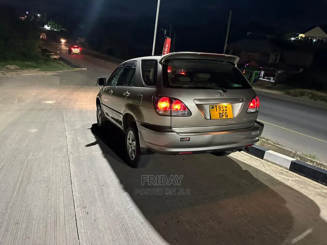 Toyota Harrier 2.2 16V 2002 Gold