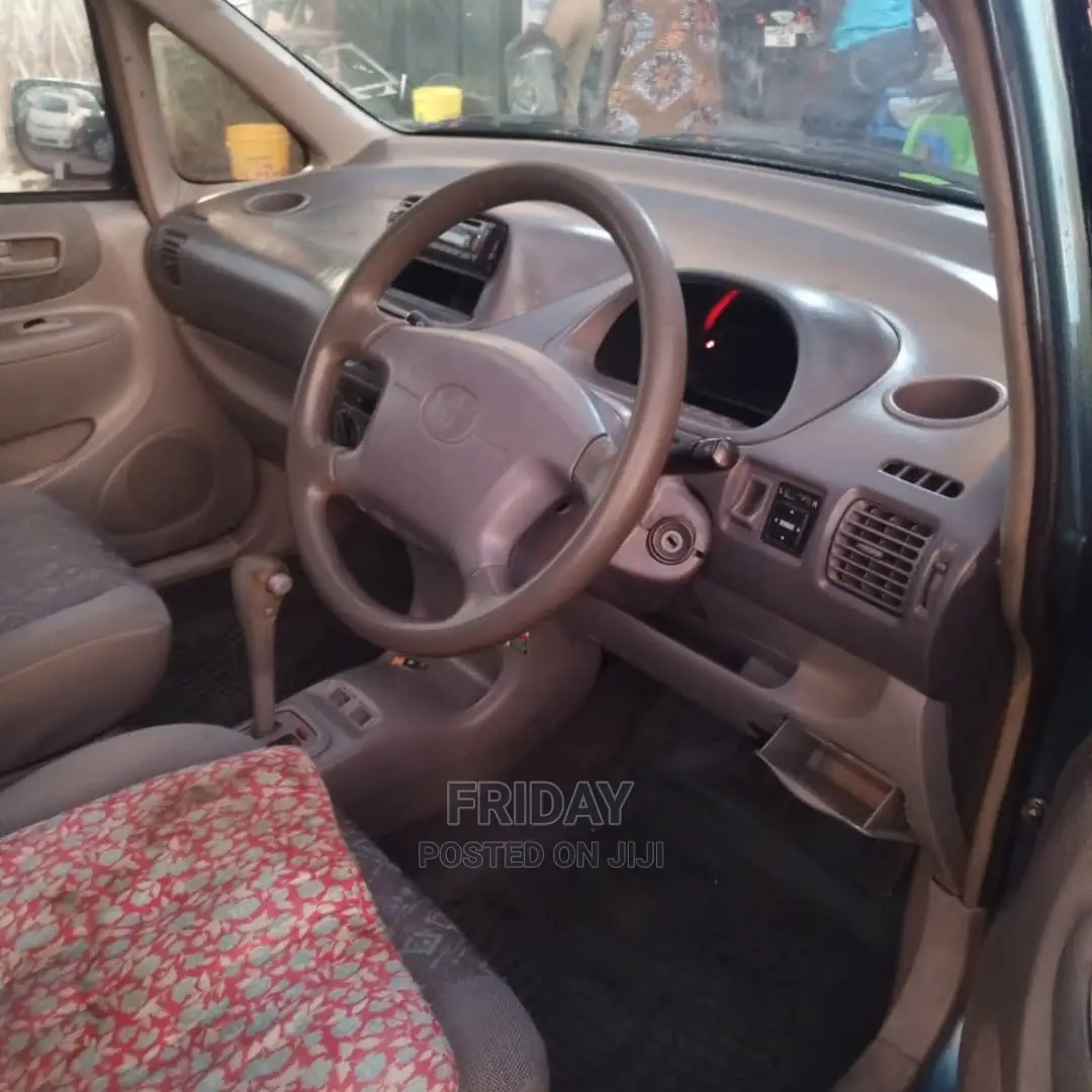 Toyota Corolla Spacio 2000 Blue