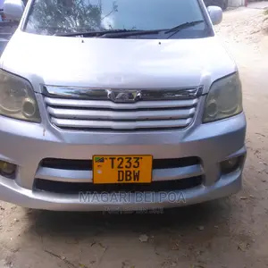 Toyota Noah 2001 Silver