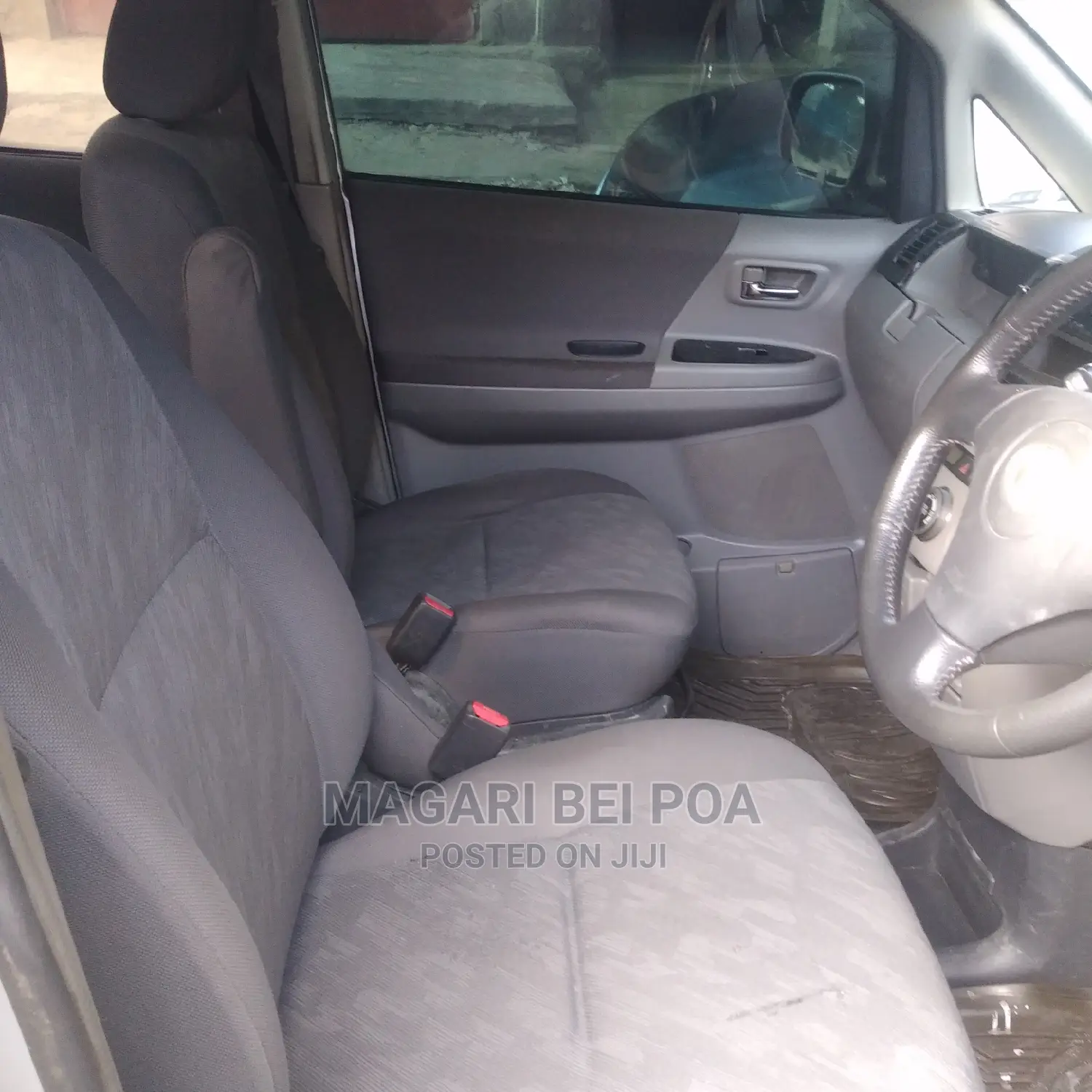 Toyota Noah 2001 Silver