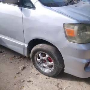 Toyota Noah 2001 Silver