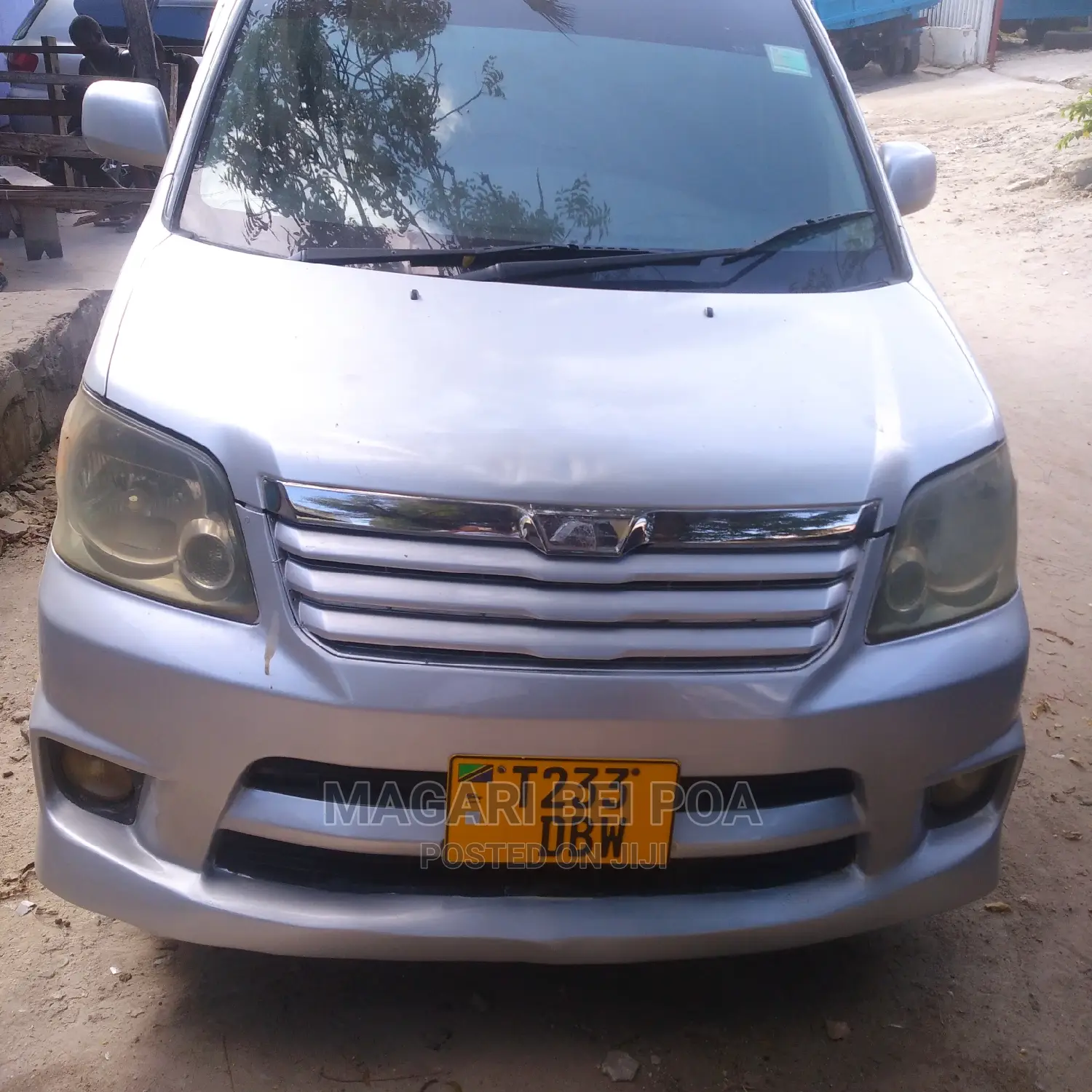 Toyota Noah 2001 Silver