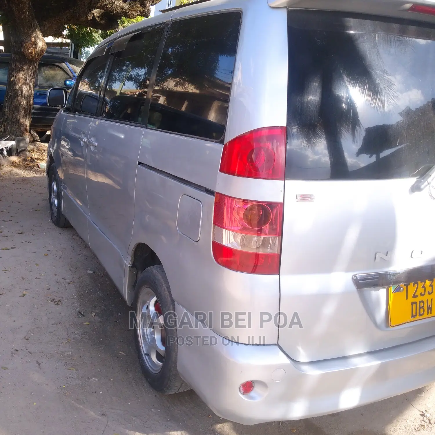 Toyota Noah 2001 Silver