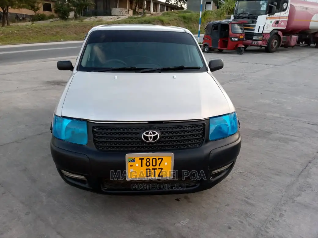 Toyota Succeed 2004 Silver