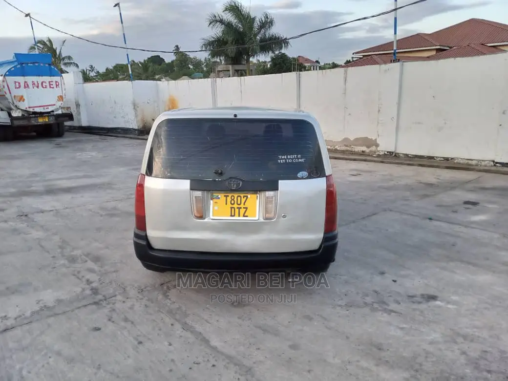 Toyota Succeed 2004 Silver