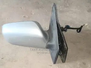Toyota Ist Side Mirror Wright Side