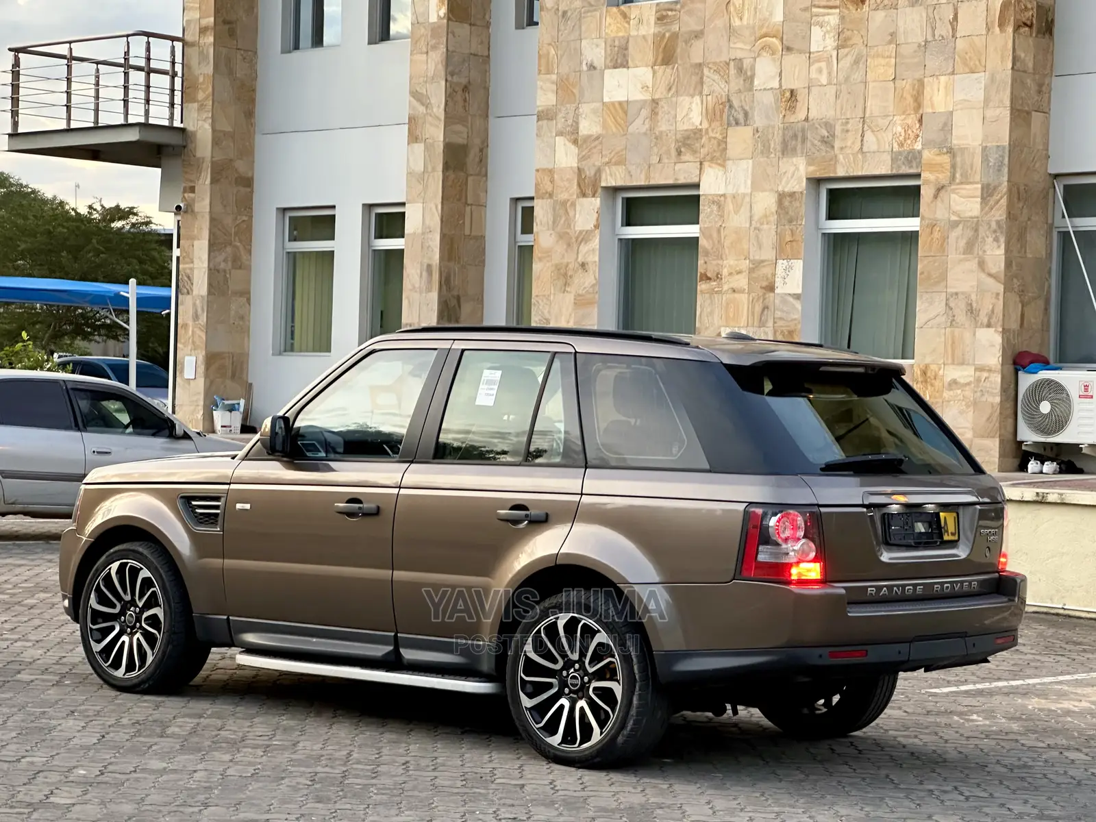 Land Rover Range Rover Sport 2010 Gold