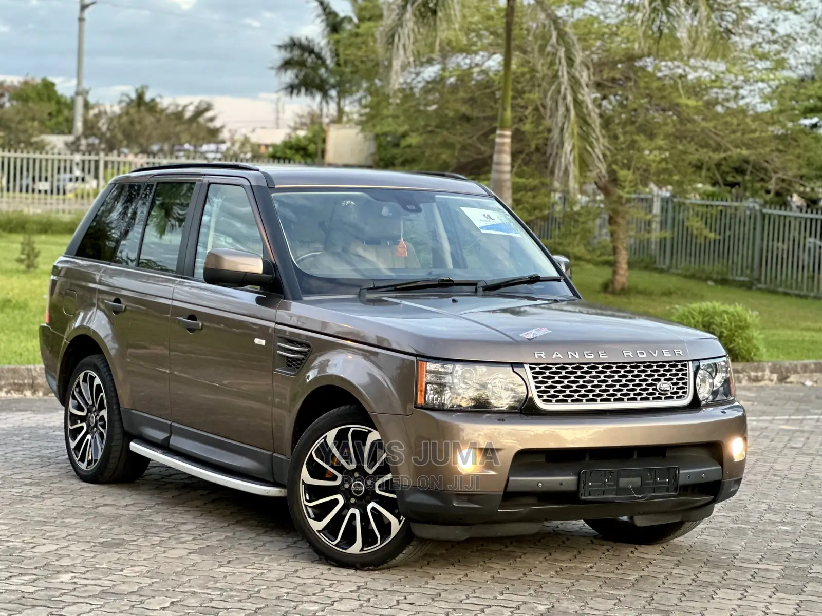 Land Rover Range Rover Sport 2010 Gold