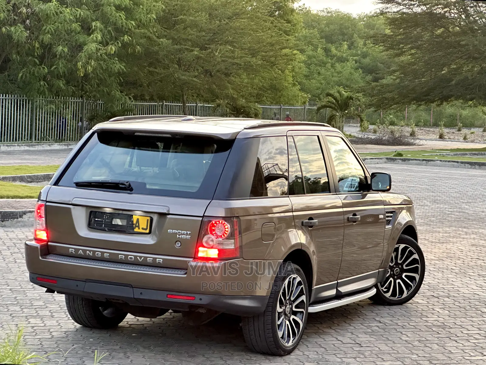 Land Rover Range Rover Sport 2010 Gold