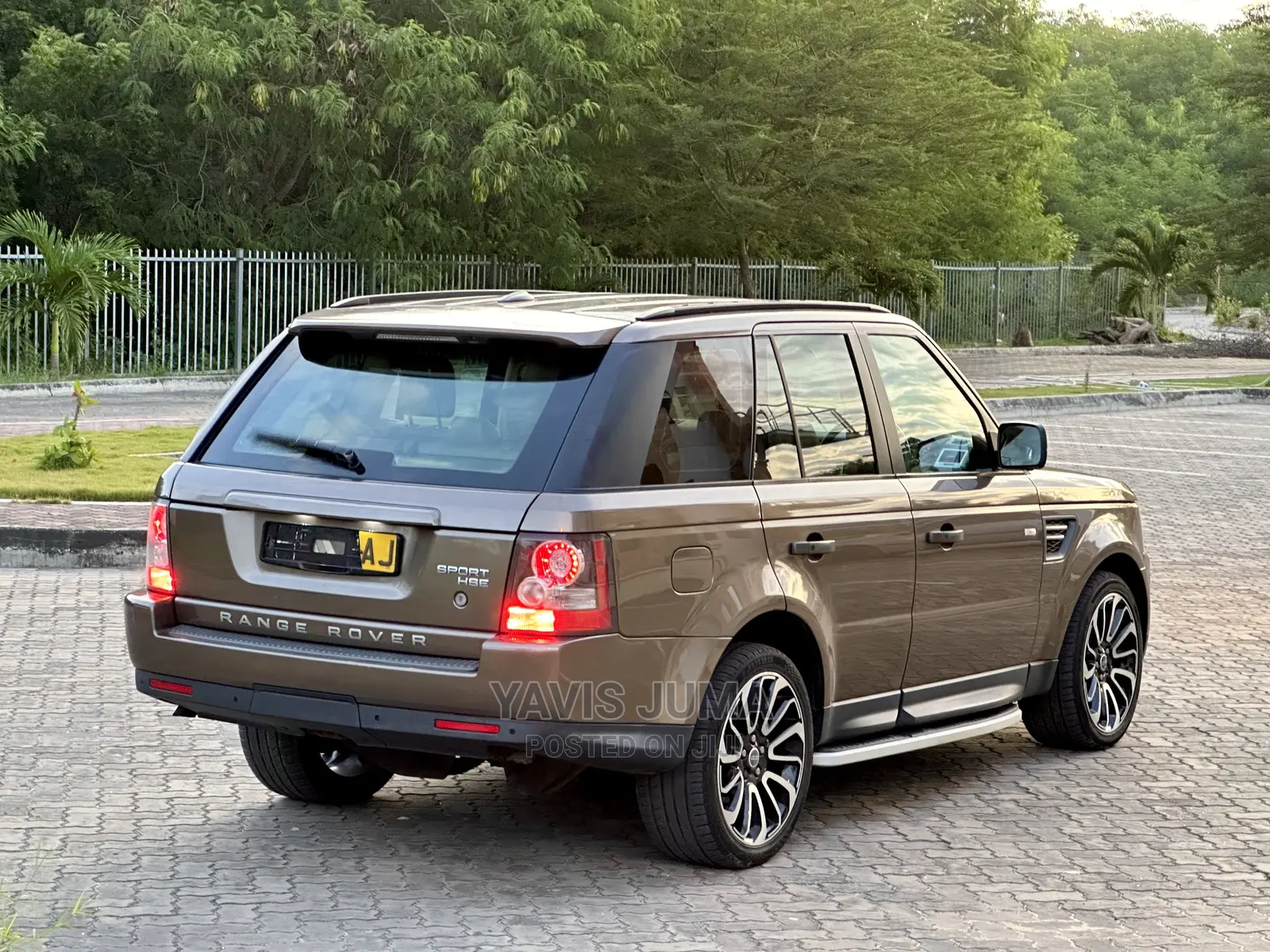 Land Rover Range Rover Sport 2010 Gold